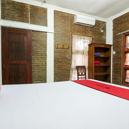 Reddoorz Near Rumah Sakit Wirosaban Salakan Buitenkant foto