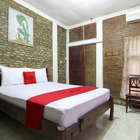 Reddoorz Near Rumah Sakit Wirosaban Salakan Buitenkant foto