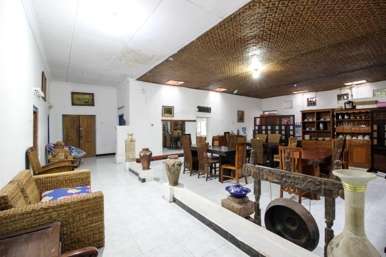 Reddoorz Near Rumah Sakit Wirosaban Salakan Buitenkant foto