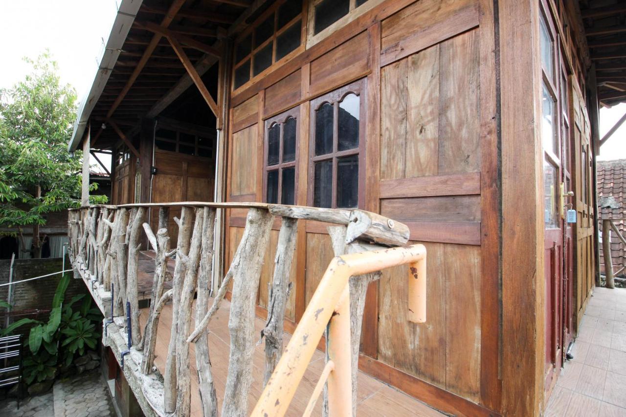 Reddoorz Near Rumah Sakit Wirosaban Salakan Buitenkant foto