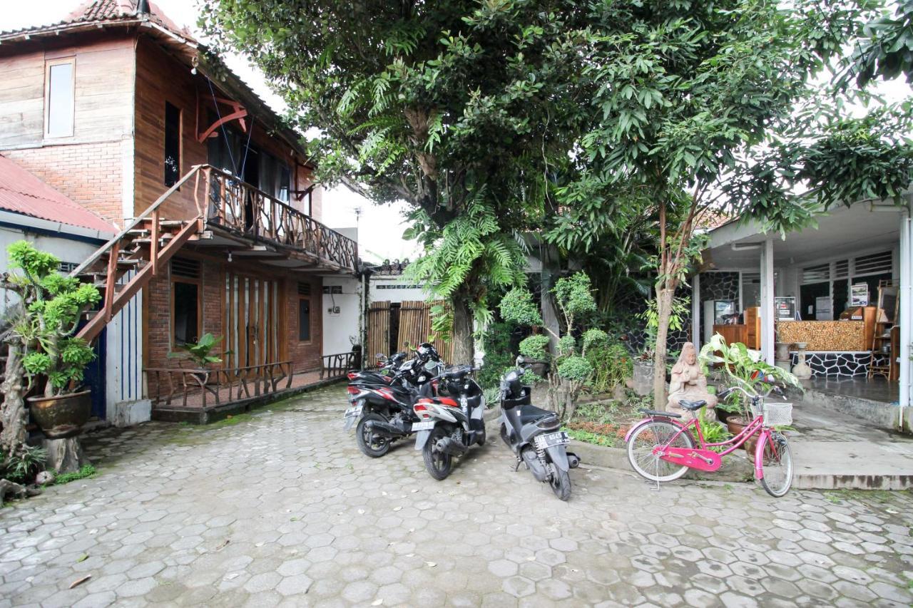 Reddoorz Near Rumah Sakit Wirosaban Salakan Buitenkant foto