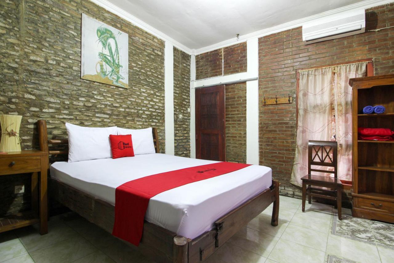 Reddoorz Near Rumah Sakit Wirosaban Salakan Buitenkant foto