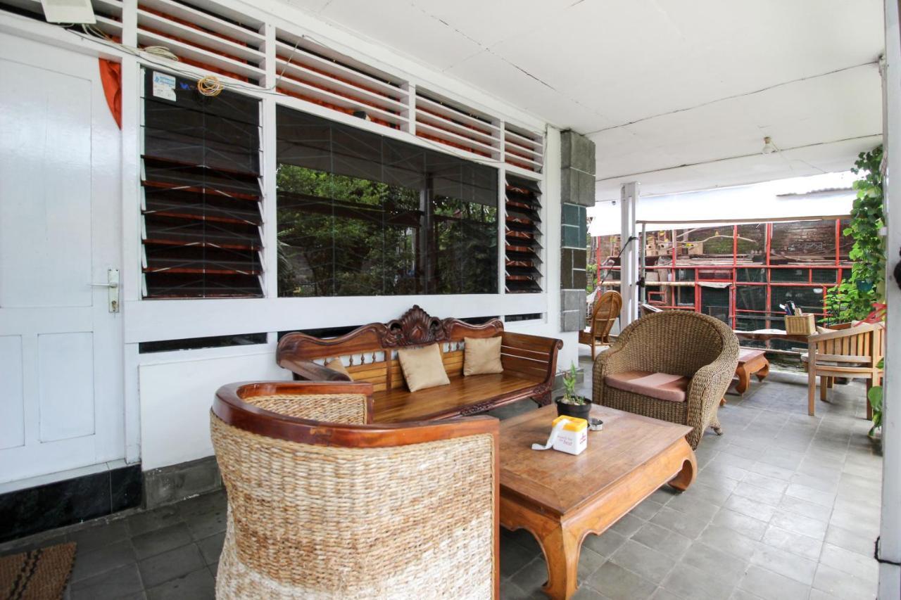 Reddoorz Near Rumah Sakit Wirosaban Salakan Buitenkant foto