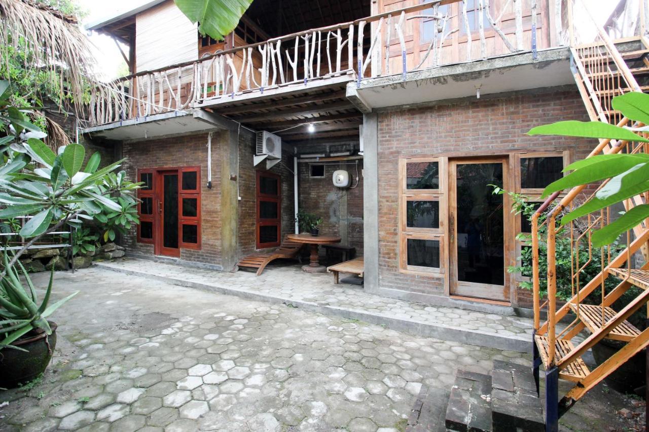 Reddoorz Near Rumah Sakit Wirosaban Salakan Buitenkant foto