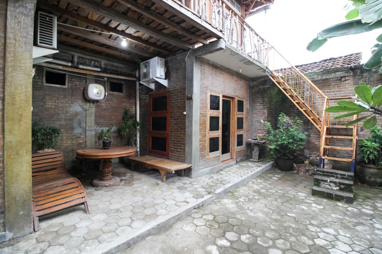 Reddoorz Near Rumah Sakit Wirosaban Salakan Buitenkant foto